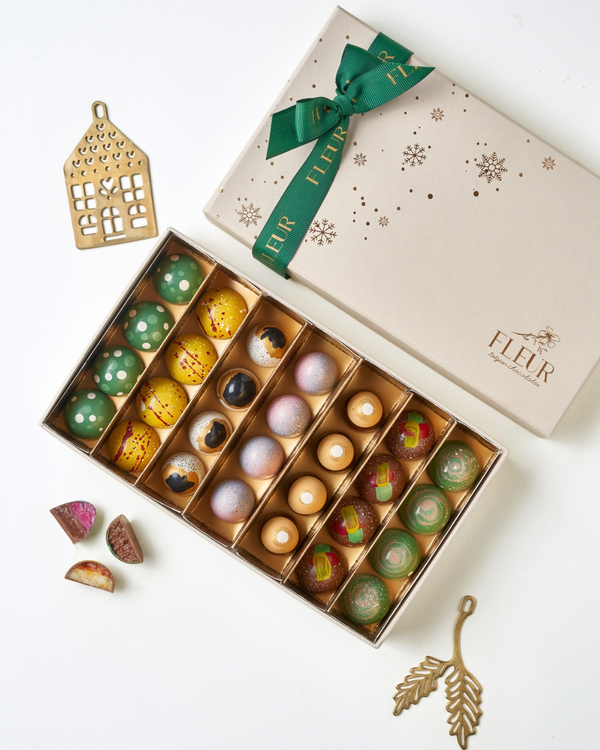 Luxurious Box 28 pieces Belgian chocolate bonbons Christmas Edition ( 7 flavors )